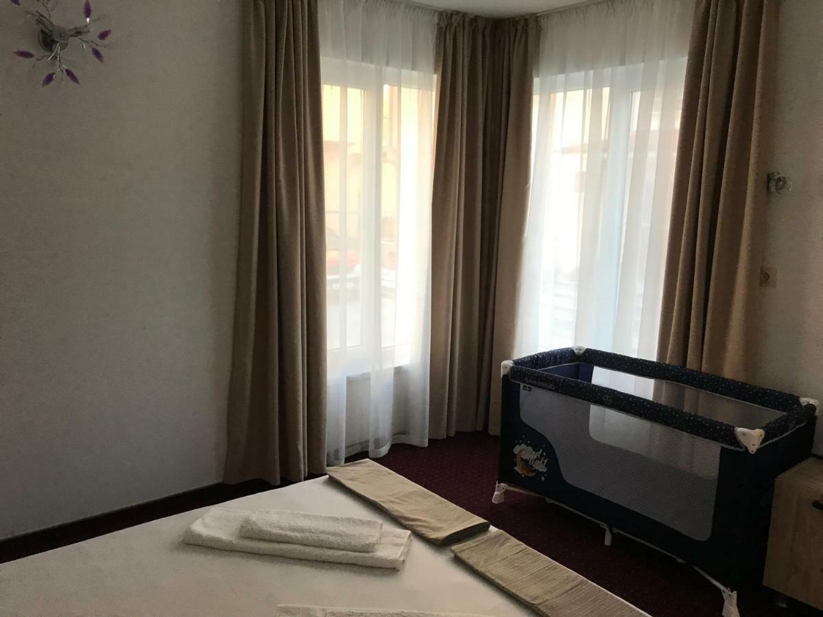 Guest House Theona 奥布佐尔 外观 照片