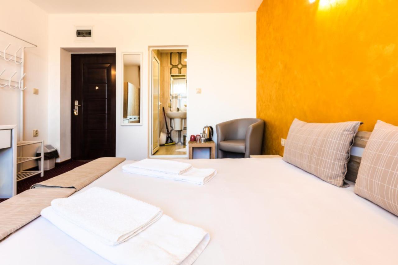 Guest House Theona 奥布佐尔 外观 照片