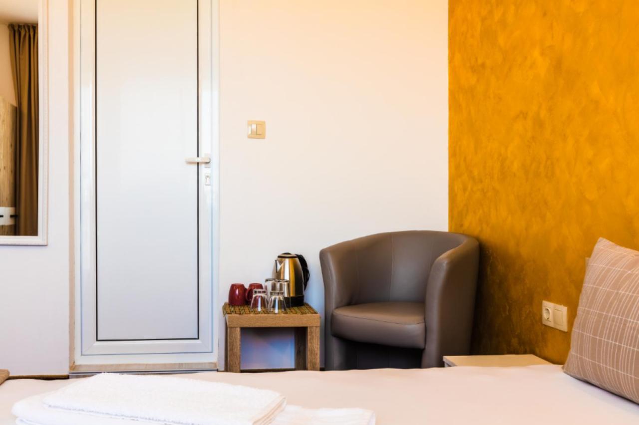 Guest House Theona 奥布佐尔 外观 照片